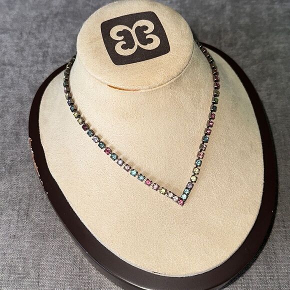 Rare Vintage Multi Colored Pastel Rainbow Crystal V Necklace! - Picture 10 of 10